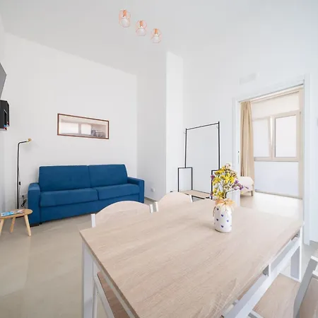 Madame Lu - Easy Parking - By Enjoypuglia *