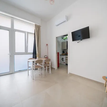 Vakantiehuis Madame Lu - Easy Parking - By Enjoypuglia