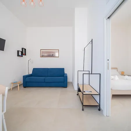 Madame Lu - Easy Parking - By Enjoypuglia * Monopoli