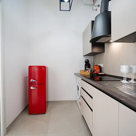 Madame Lu - Easy Parking - By Enjoypuglia